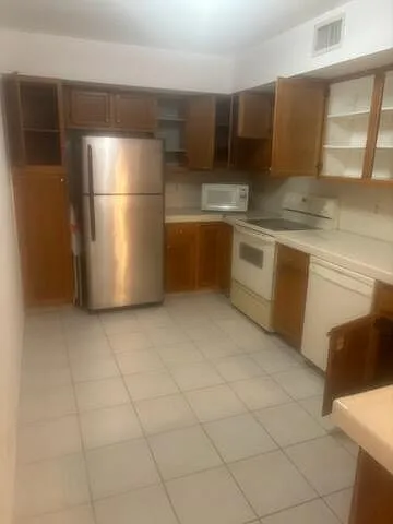 3 bed, 1178 sqft, $2,850 — Photo 3
