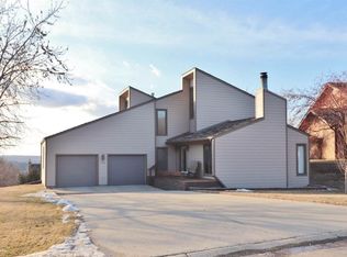 1316 10th St SW, Minot, ND 58701