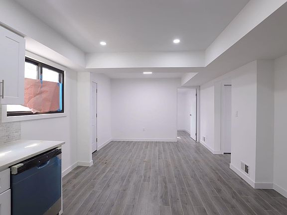 4th image of 110 Oakville St #1