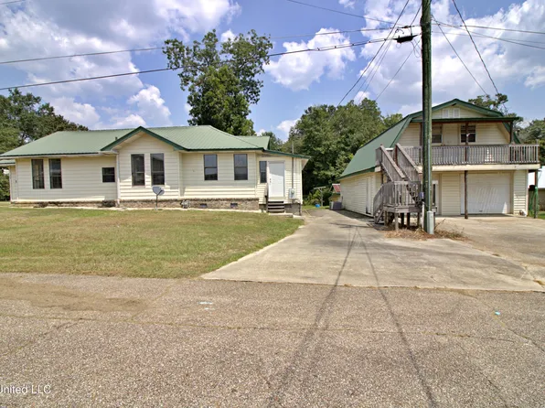 207 S 2nd St, Lumberton, MS 39455