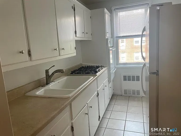 39 Glenbrook Rd #2R — Photo 4