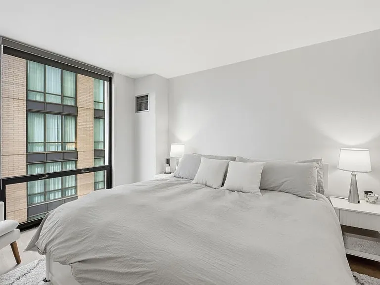 1625 Larimer St #1001 — Photo 30