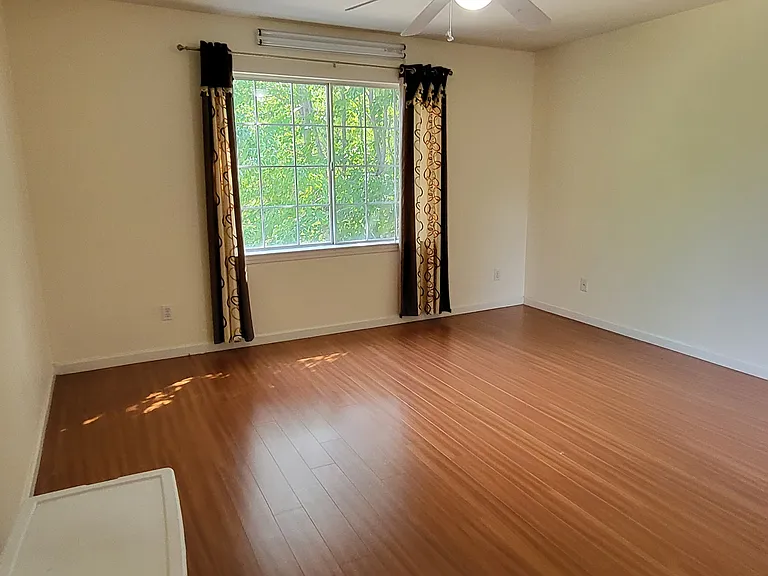 Upstairs_Bedroom