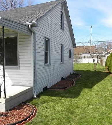 Exterior Side & Back Yard