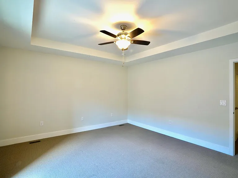813 Lakeview Ct #44L — Photo 16