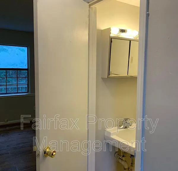 1427 Cherrycrest Dr — Photo 5