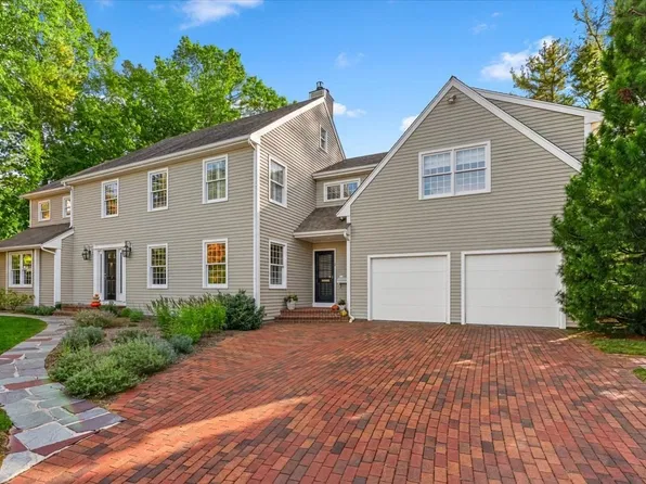 3 King Philip Path, Hingham, MA 02043