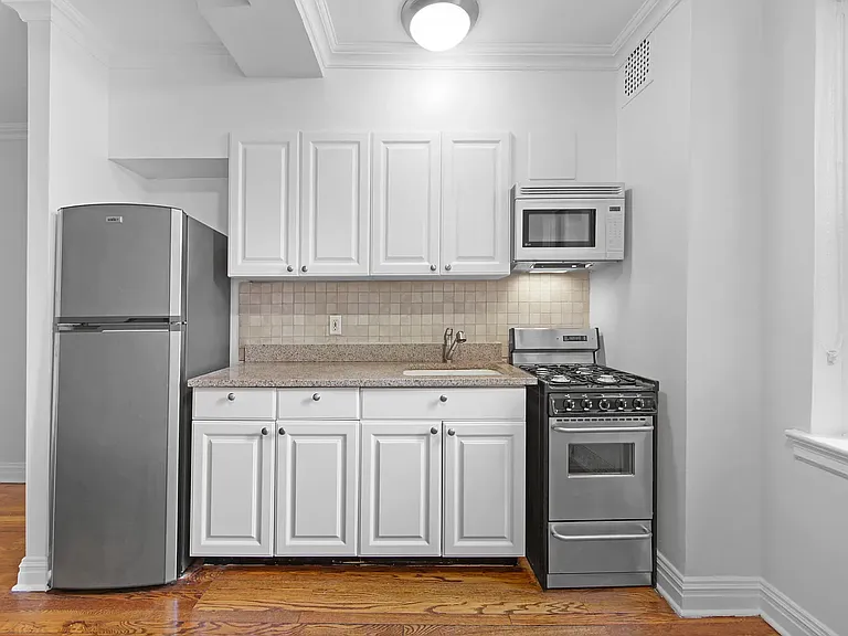 108 W 15th St #5J — Photo 6