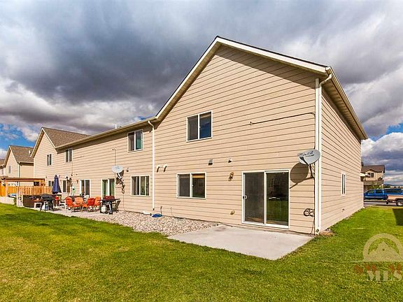 3rd image of 976 N River Rock Dr