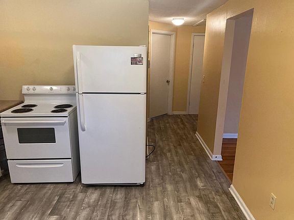 3rd image of 103 E Glenwood Ln #1
