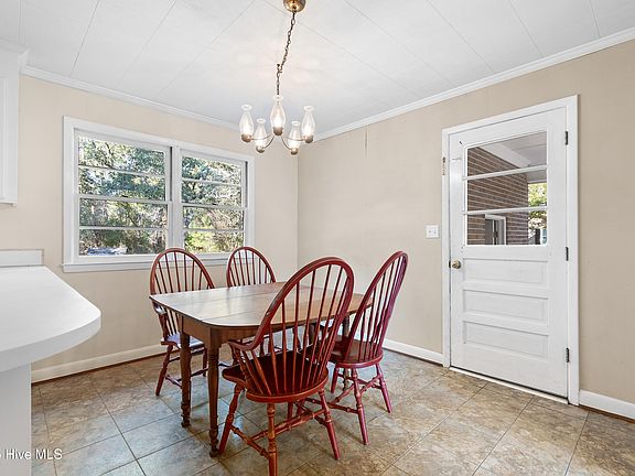 5th image of 962 Taft Road SW