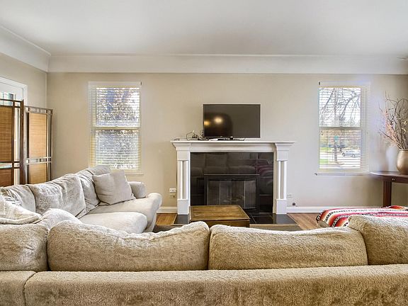 4th image of 754 Krameria St