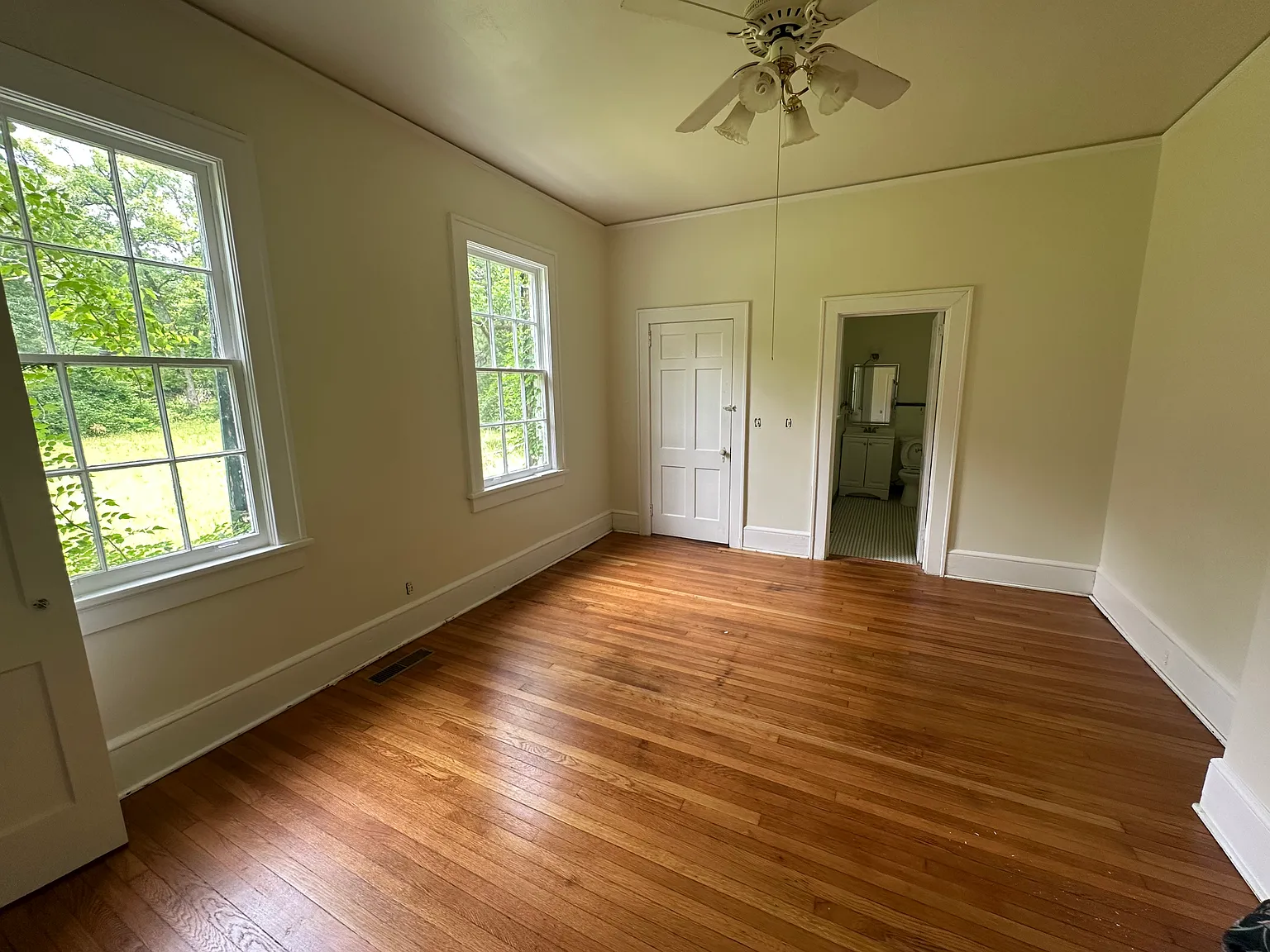 5 bed, 3024 sqft, $2,000 — Photo 3