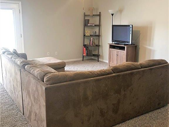 3rd image of 6920 Glenhurst Dr