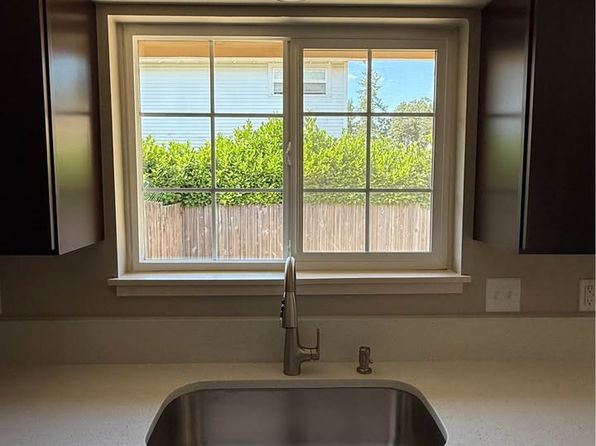 207 Trees Ct #207