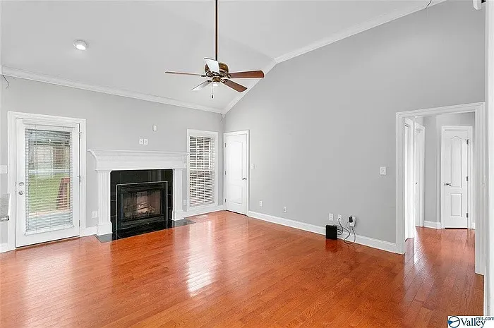 4 bed, 2.0 bath, 2086 sqft, $2,150 — Photo 3