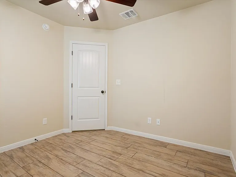 2618 Bolzano Trl — Photo 24