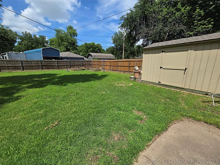 237 E 45th Pl — Photo 23