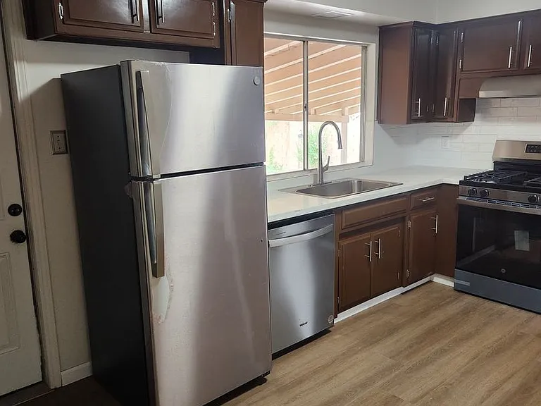 1433 Sequoia Ave — Photo 2
