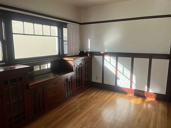 4th image of 330-346 Kalmia St #342