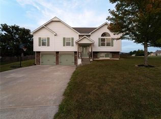 1112 Carlisle Dr, Raymore, MO 64083