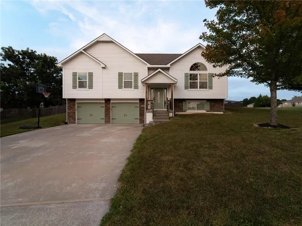 1112 Carlisle Dr, Raymore, MO 64083