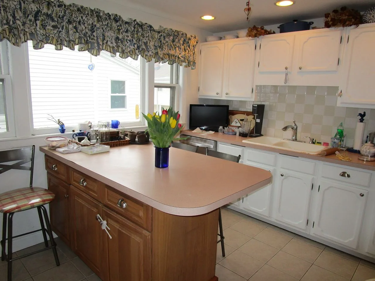 Ball Square / Tufts University area, 2 bedroom, 1 bathroom apartment — Photo 2