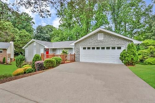3rd image of 4031 Linda Ln