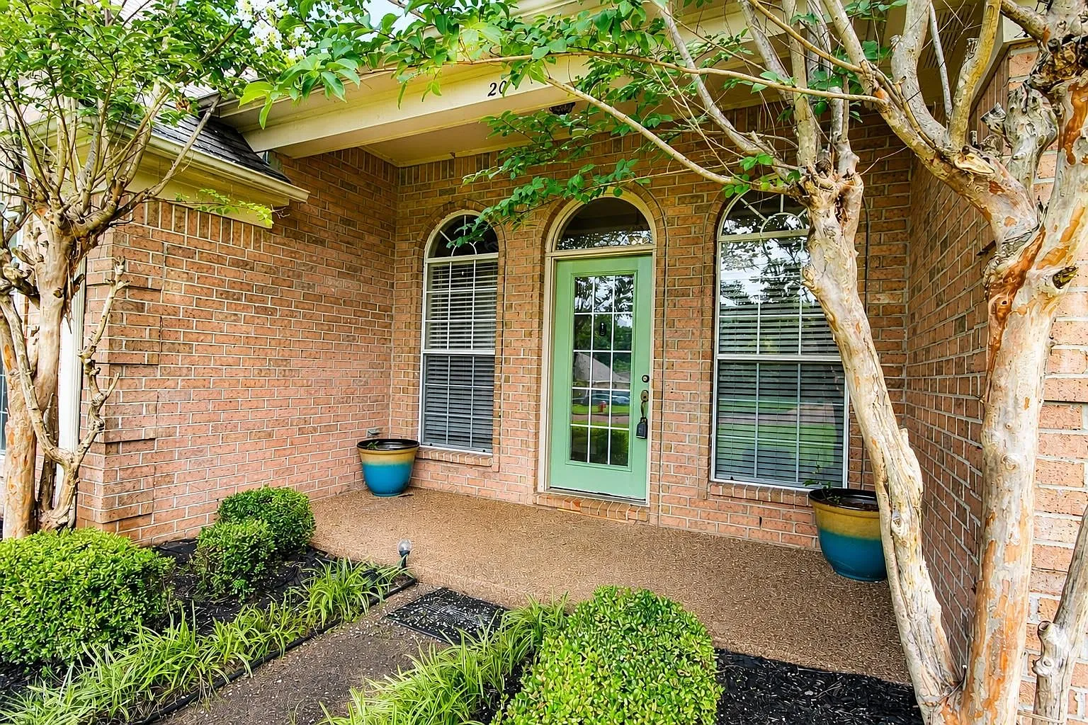 3 bed, 2.0 bath, 1856 sqft, $2,195 — Photo 2
