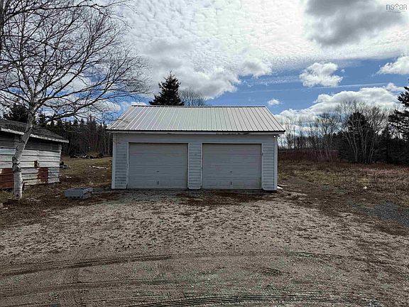 3rd image of 1012 Maza Rd