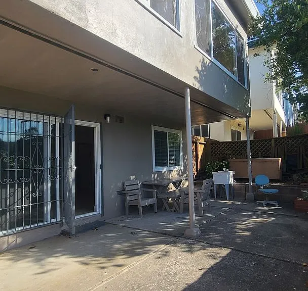 71 Warren Dr — Photo 3