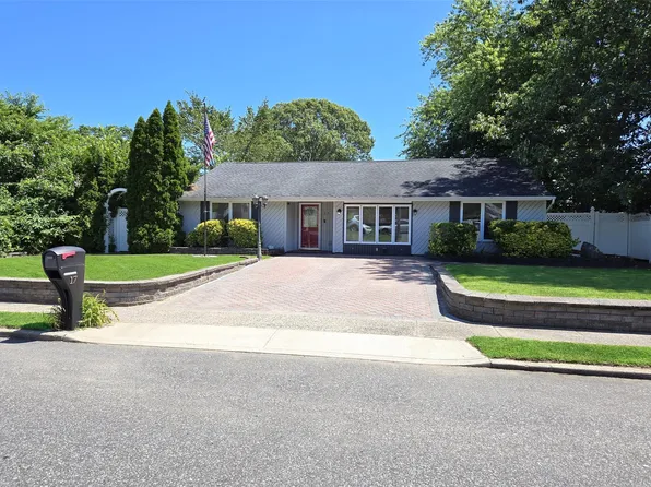 17 Fairlane Drive, Selden, NY 11784