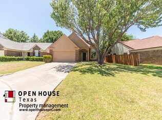 1025 Danforth Ct, Arlington, TX 76017