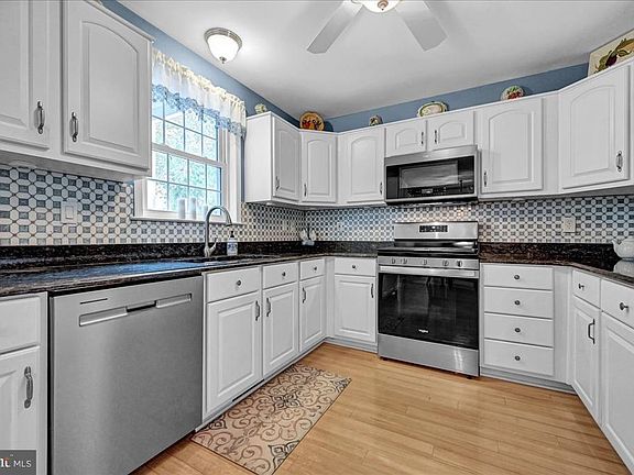 4th image of 118 Country Ridge Dr