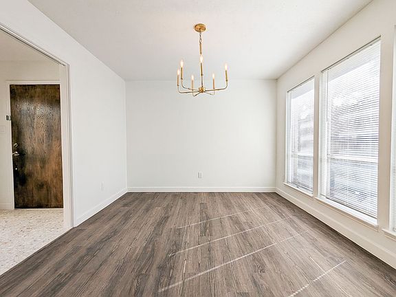 4th image of 2706 Oakmont Ln