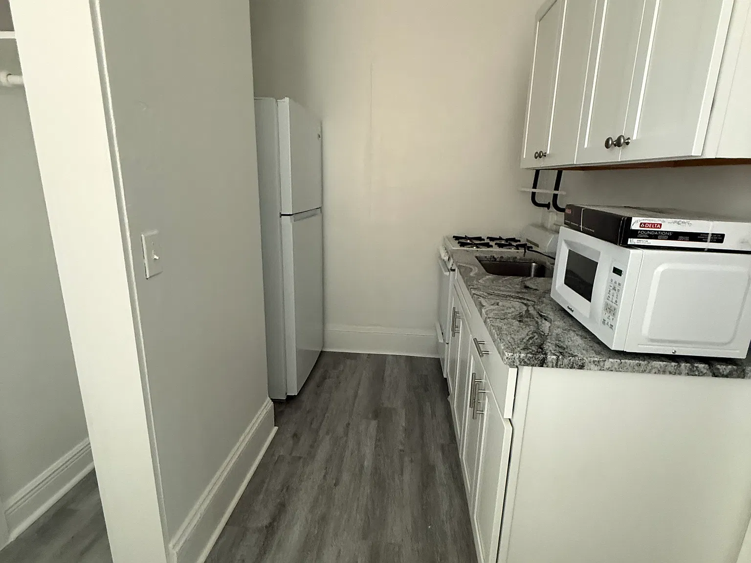 1 bed, 400 sqft, $1,200 — Photo 4