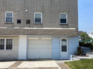 1868 Foster St, Philadelphia, PA 19116