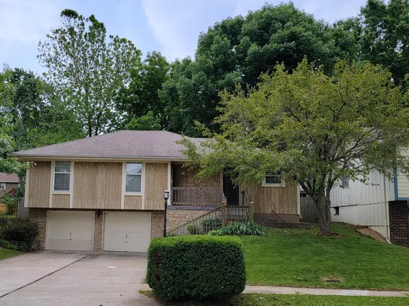 307 SE Greystone Dr, Lees Summit, MO 64063