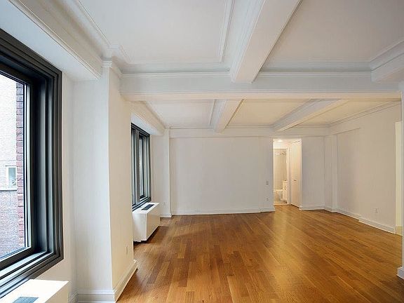 5th image of 101 W 55th St #712