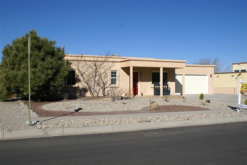 New stucco, new front porch with porcelain tile