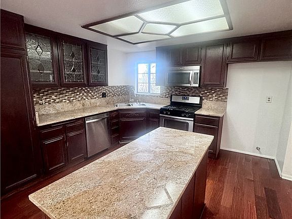 5th image of 201 S Brookside Ct