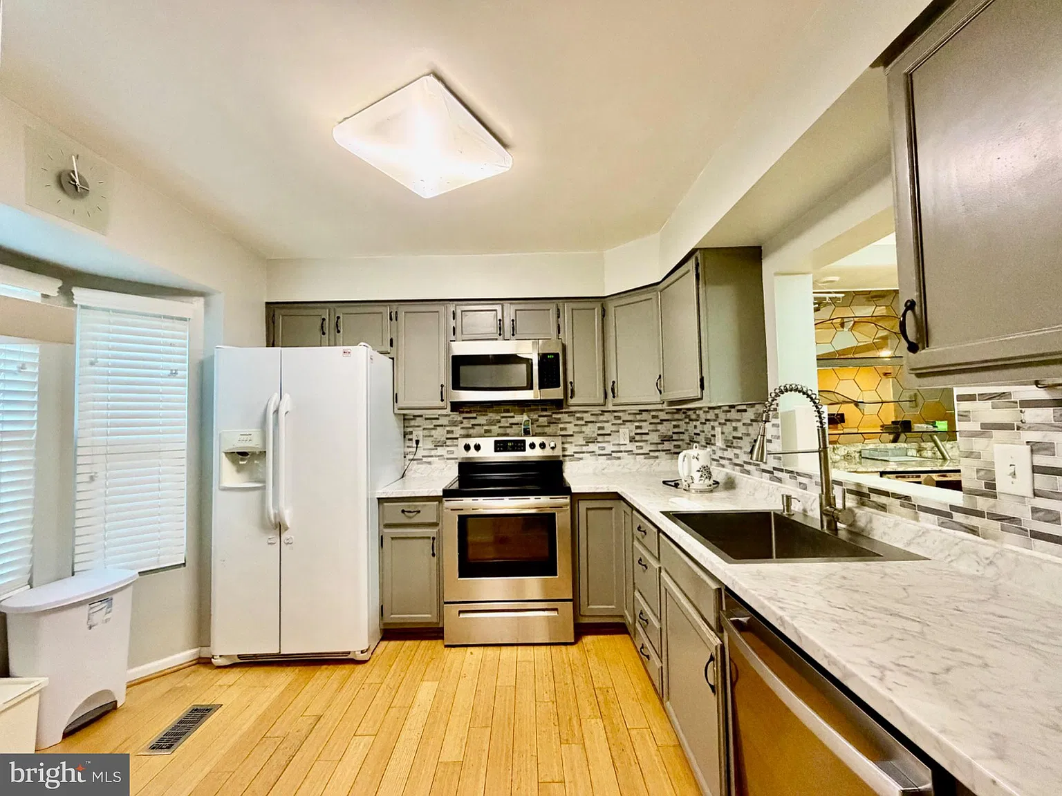 3 bed, 3.5 bath, 1280 sqft, $2,999 — Photo 2