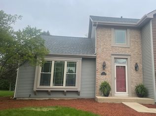 2 Redspire Ct, Bolingbrook, IL 60490