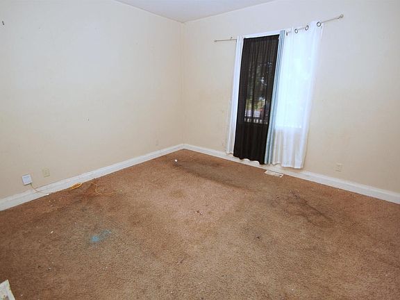 2nd image of 603 W 16th St