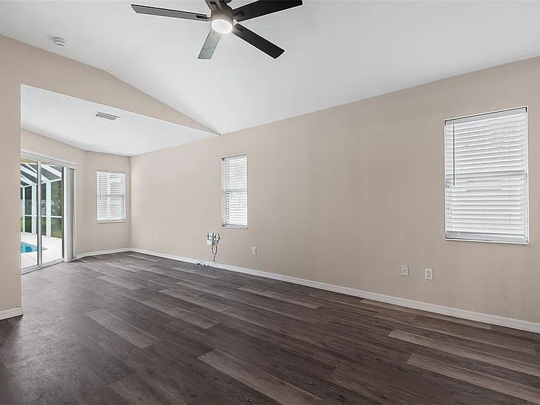 14 Colechester Ln — Photo 25