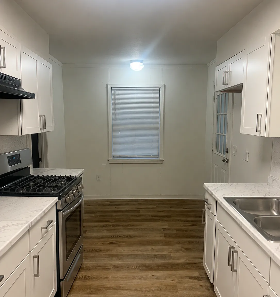 4 bed, 1.5 bath, 1275 sqft, $1,400 — Photo 2