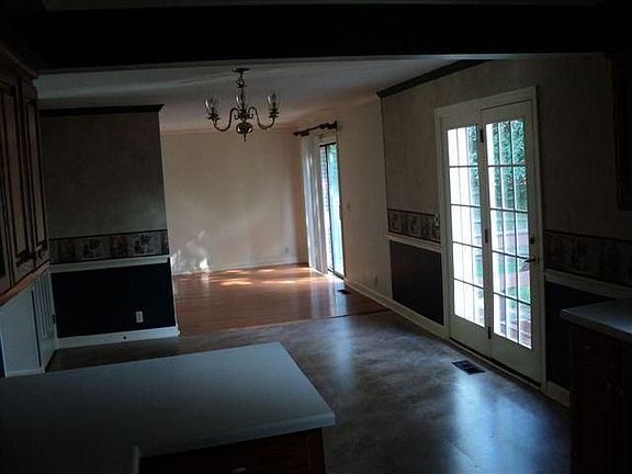 5th image of 521 Justin Dr
