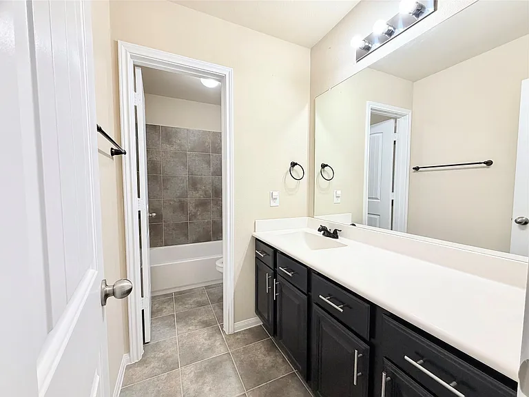1242 S Maple Dr — Photo 21