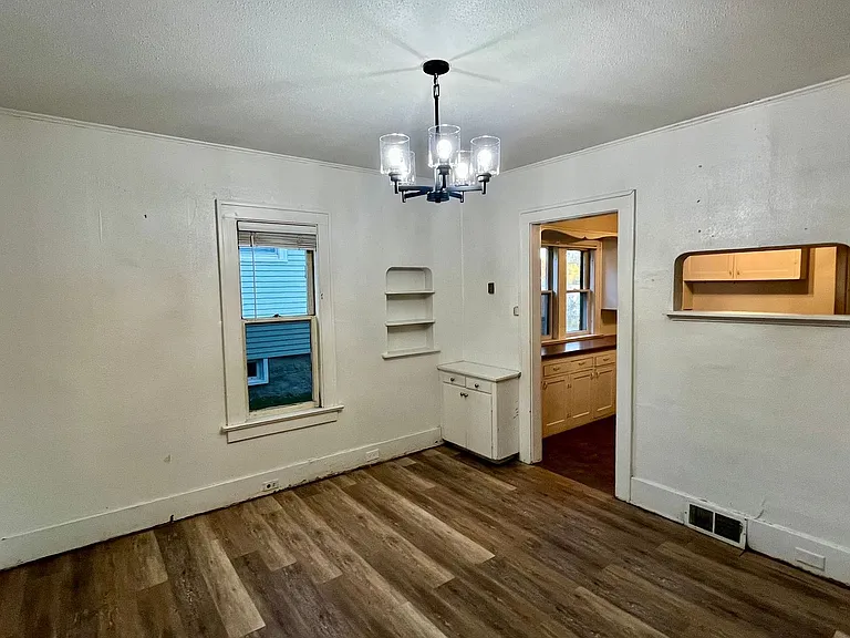 713 Augusta Ave — Photo 4