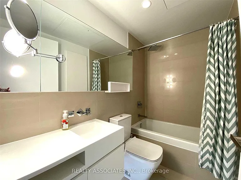 45 Charles St E #3107 — Photo 8